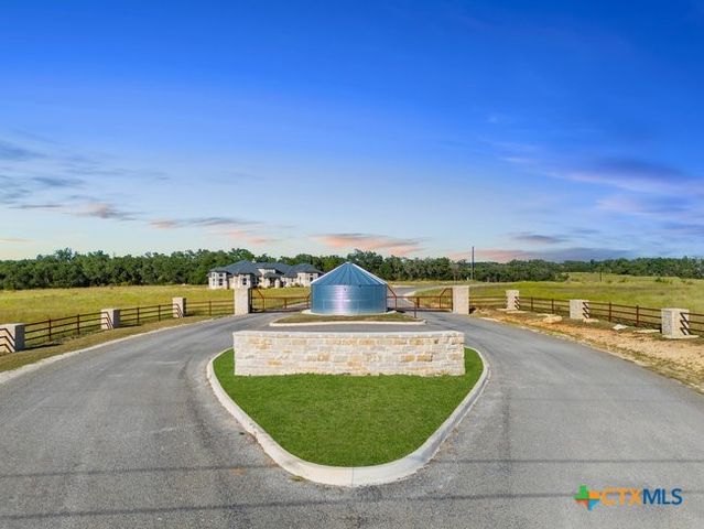618 Windmill Ridge Drive, Blanco, TX 78606