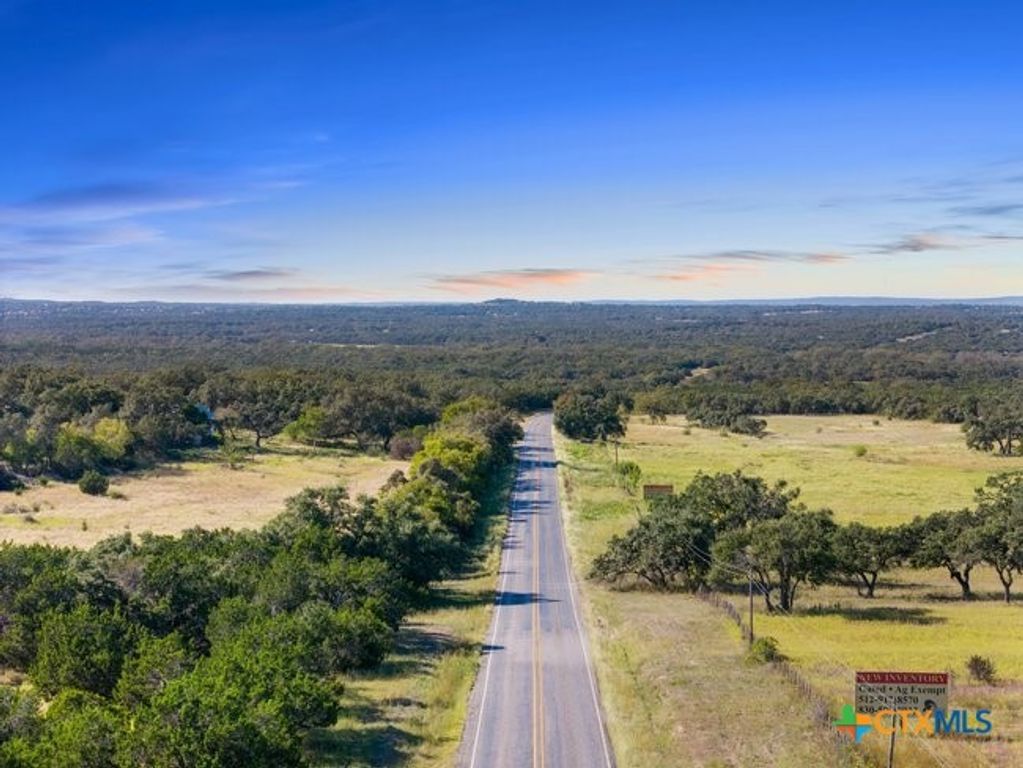 618 Windmill Ridge Drive, Blanco, TX 78606