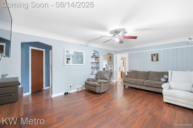 201 S Mapleleaf Road, Lapeer, MI 48446