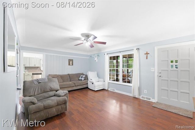 201 S Mapleleaf Road, Lapeer, MI 48446