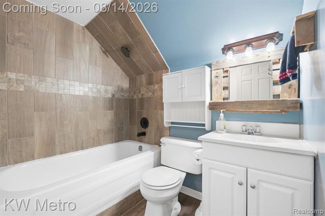 201 S Mapleleaf Road, Lapeer, MI 48446