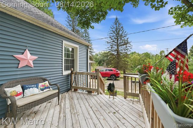201 S Mapleleaf Road, Lapeer, MI 48446