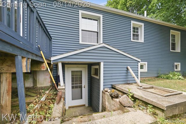 201 S Mapleleaf Road, Lapeer, MI 48446