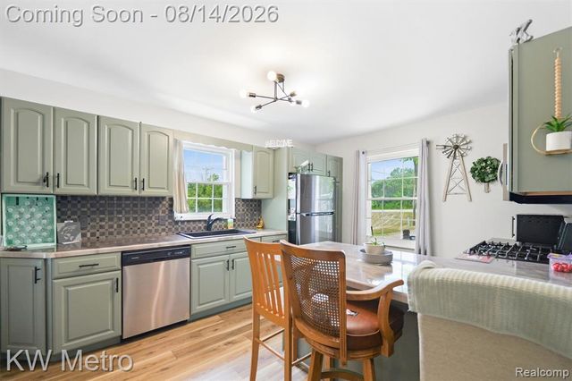 201 S Mapleleaf Road, Lapeer, MI 48446