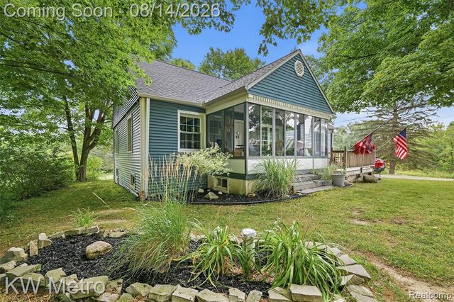 201 S Mapleleaf Road, Lapeer, MI 48446