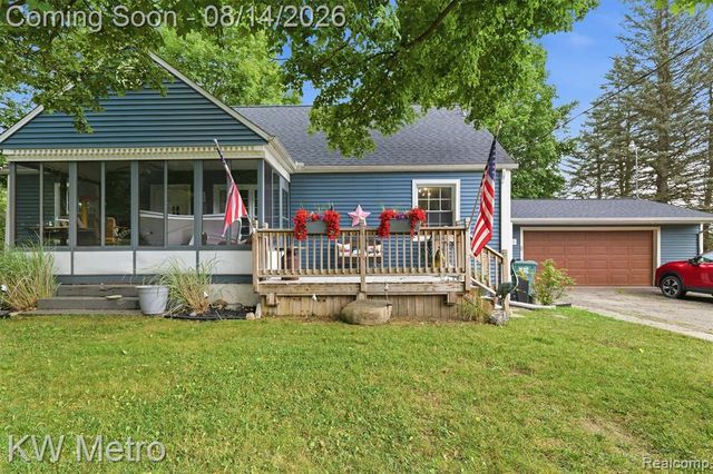 201 S Mapleleaf Road, Lapeer, MI 48446