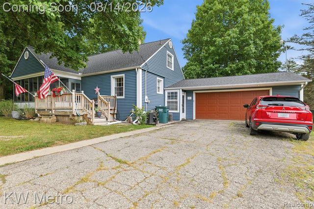 201 S Mapleleaf Road, Lapeer, MI 48446