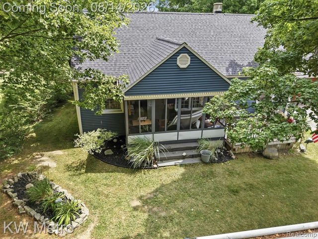 201 S Mapleleaf Road, Lapeer, MI 48446