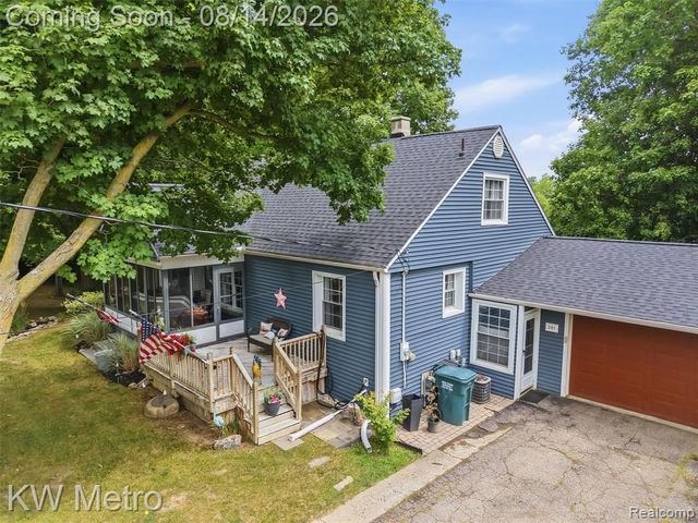 201 S Mapleleaf Road, Lapeer, MI 48446