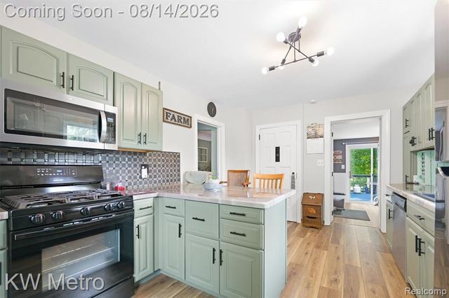 201 S Mapleleaf Road, Lapeer, MI 48446