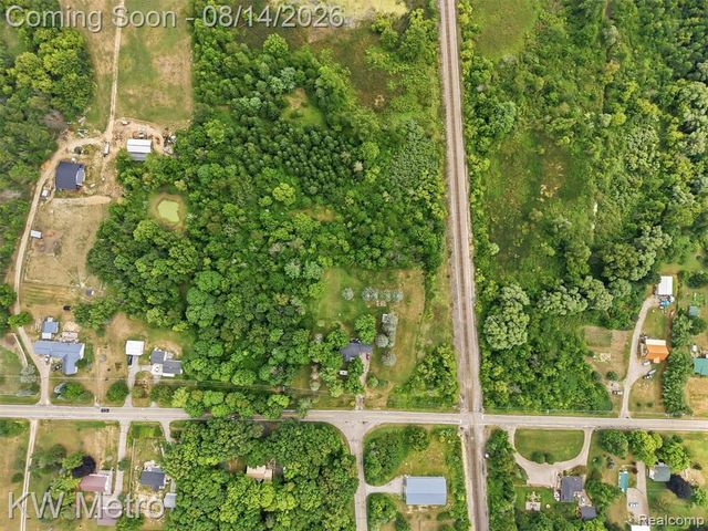 201 S Mapleleaf Road, Lapeer, MI 48446