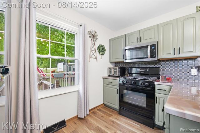 201 S Mapleleaf Road, Lapeer, MI 48446