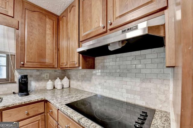 861 Maxie Ln, Lawrenceville, GA 30044