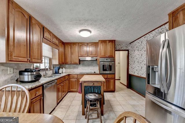 861 Maxie Ln, Lawrenceville, GA 30044