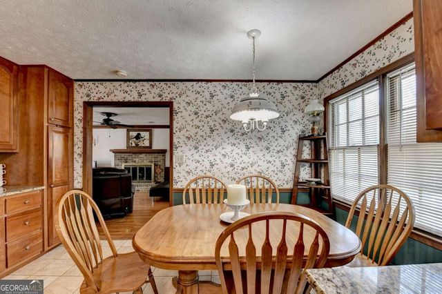 861 Maxie Ln, Lawrenceville, GA 30044