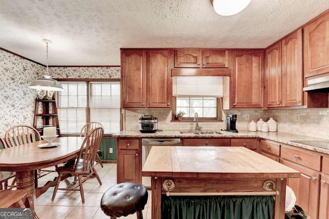 861 Maxie Ln, Lawrenceville, GA 30044