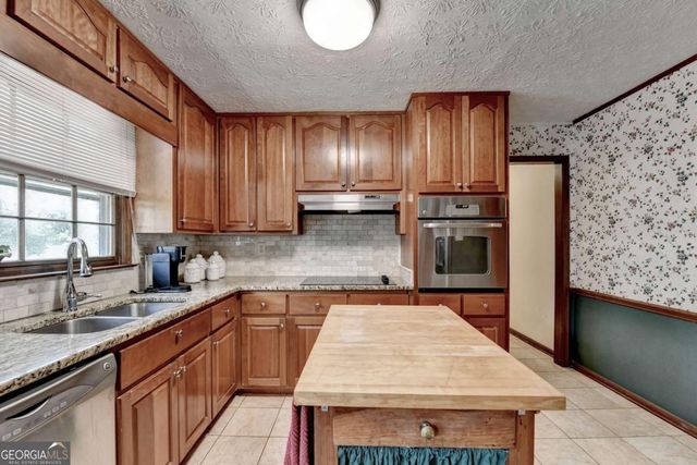 861 Maxie Ln, Lawrenceville, GA 30044