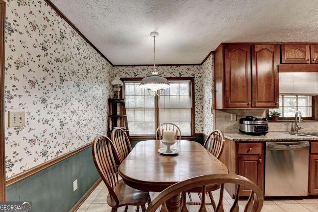 861 Maxie Ln, Lawrenceville, GA 30044