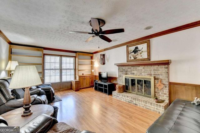 861 Maxie Ln, Lawrenceville, GA 30044