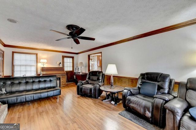 861 Maxie Ln, Lawrenceville, GA 30044