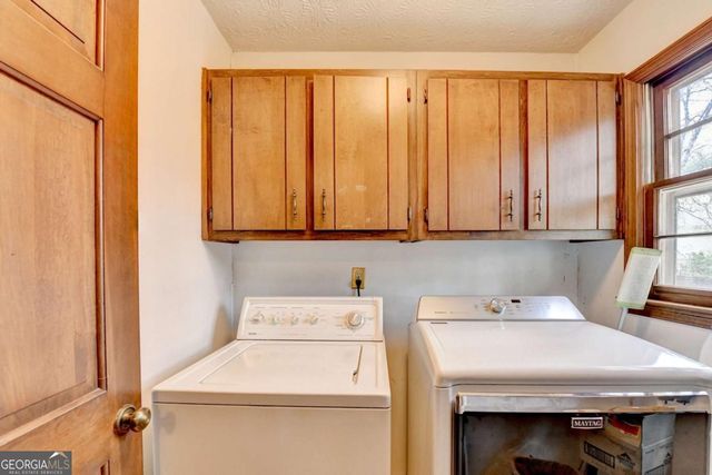 861 Maxie Ln, Lawrenceville, GA 30044