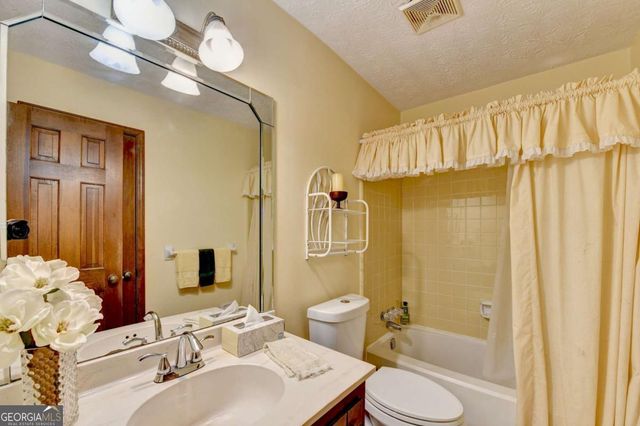 861 Maxie Ln, Lawrenceville, GA 30044