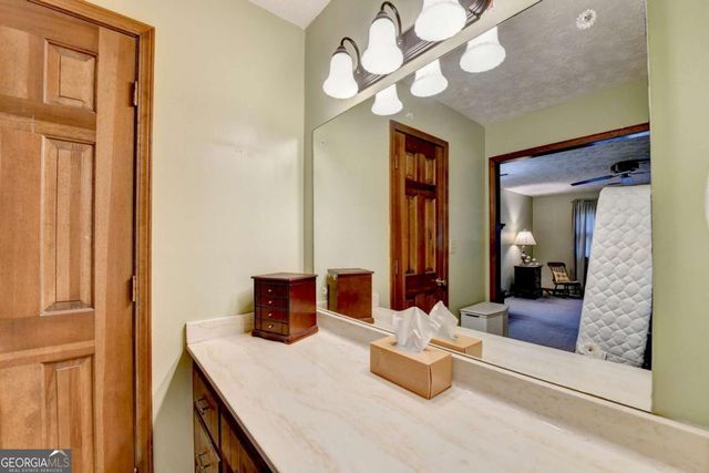 861 Maxie Ln, Lawrenceville, GA 30044