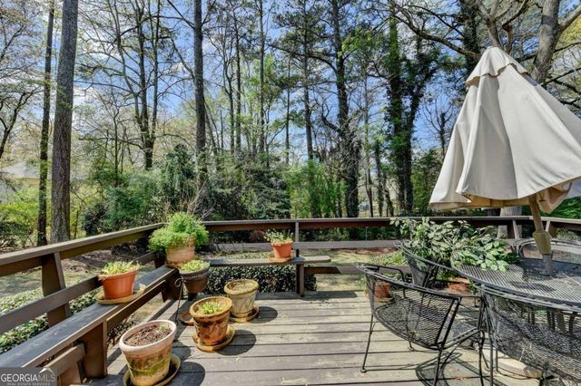 861 Maxie Ln, Lawrenceville, GA 30044