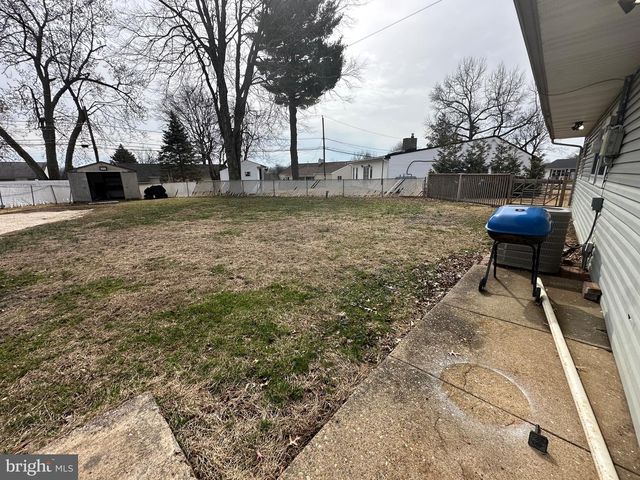 120 LEBBIE LN, Fairless Hills, PA 19030