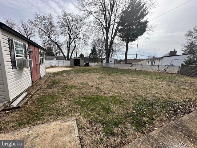 120 LEBBIE LN, Fairless Hills, PA 19030