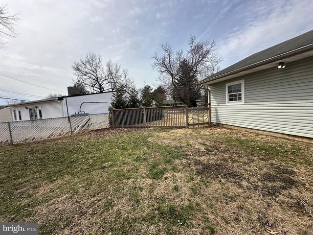 120 LEBBIE LN, Fairless Hills, PA 19030