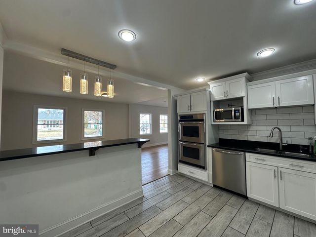 120 LEBBIE LN, Fairless Hills, PA 19030