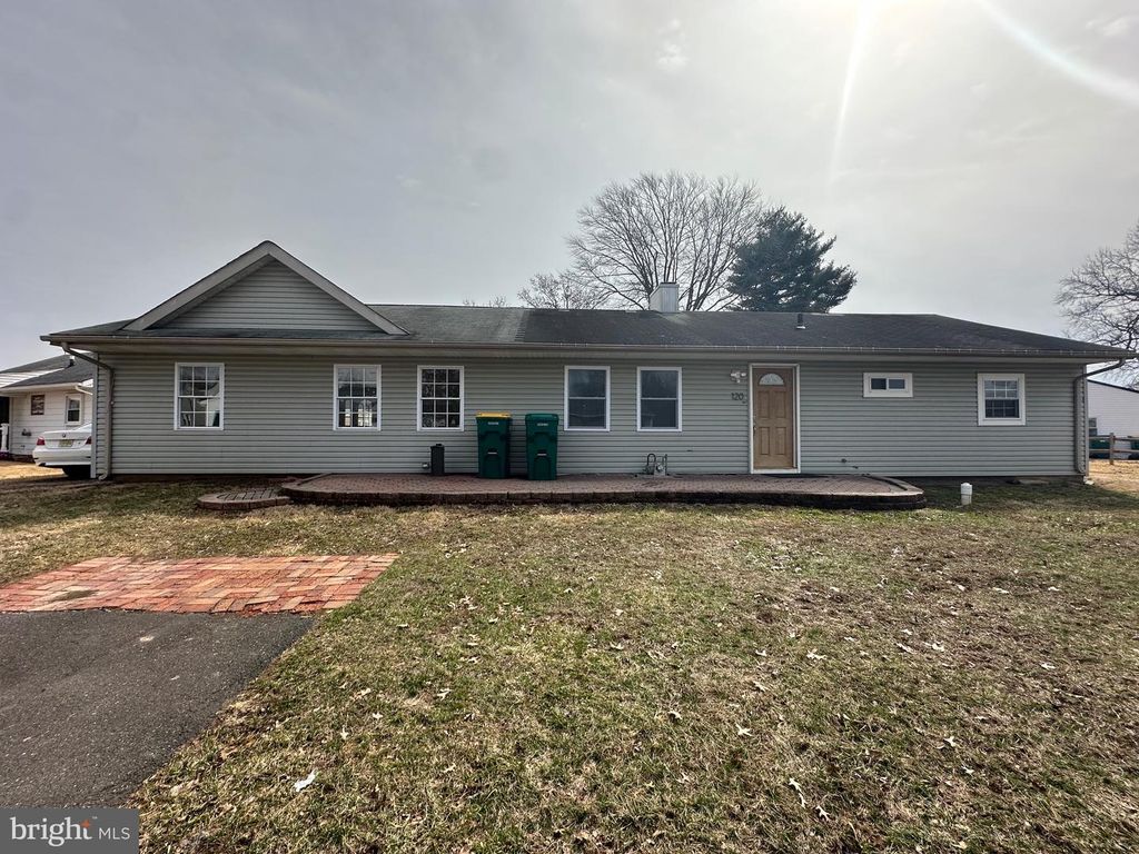 120 LEBBIE LN, Fairless Hills, PA 19030