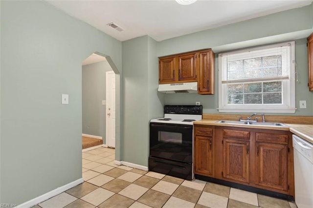 4303 Arundel LN, Chesapeake, VA 23321