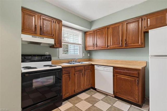 4303 Arundel LN, Chesapeake, VA 23321