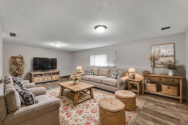 2310 S Prescott St, Wichita, KS 67209