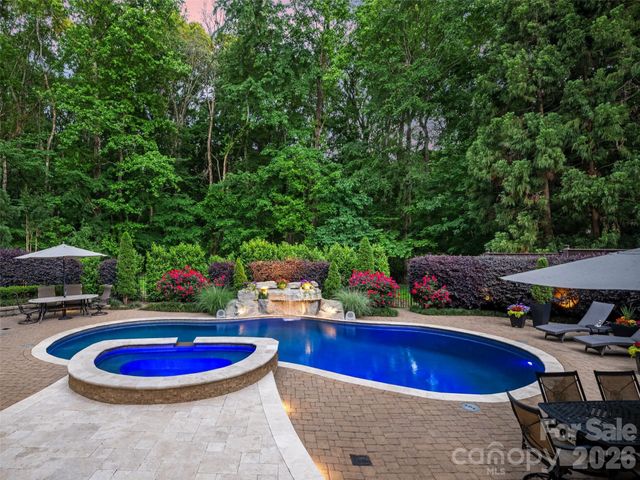 602 Hampshire Hill Road, Matthews, NC 28105
