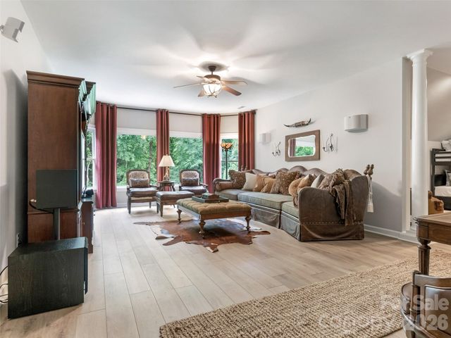 602 Hampshire Hill Road, Matthews, NC 28105