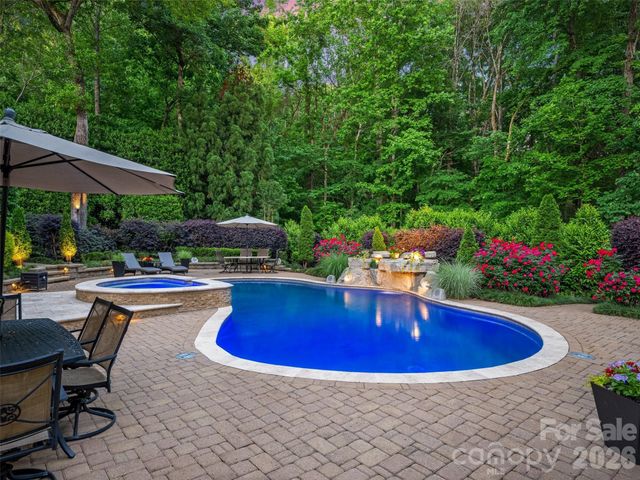 602 Hampshire Hill Road, Matthews, NC 28105