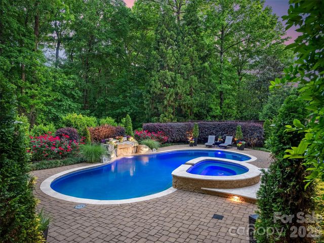 602 Hampshire Hill Road, Matthews, NC 28105