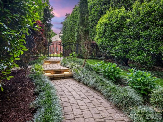 602 Hampshire Hill Road, Matthews, NC 28105