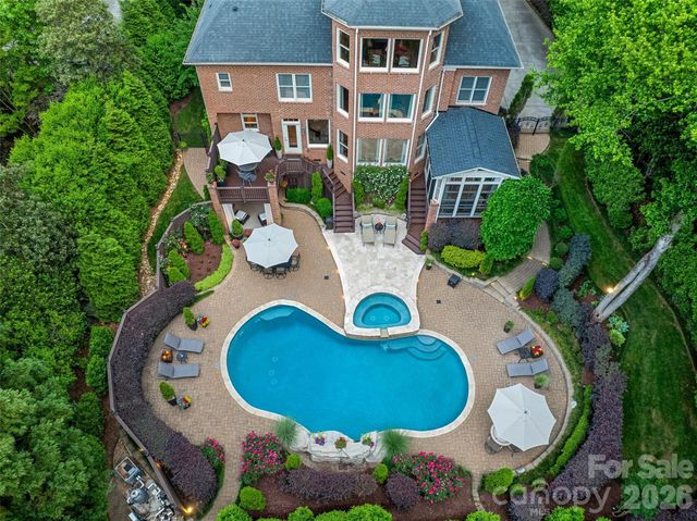 602 Hampshire Hill Road, Matthews, NC 28105