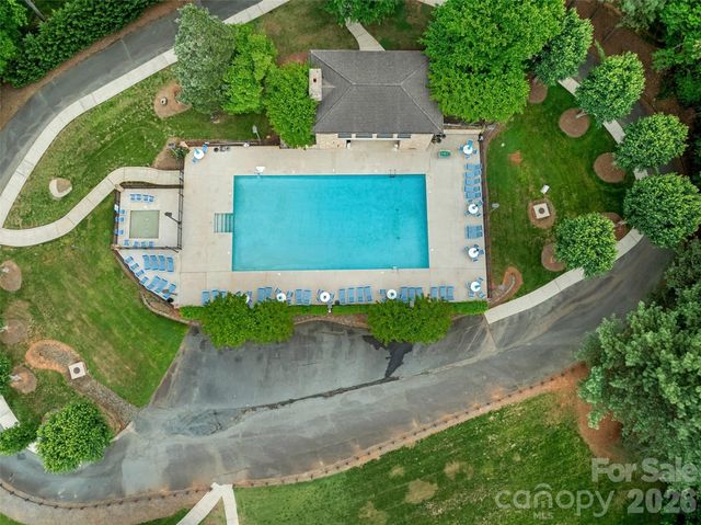 602 Hampshire Hill Road, Matthews, NC 28105