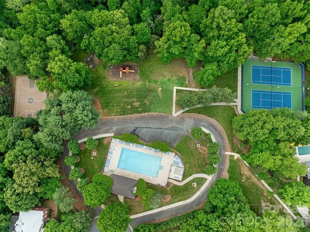 602 Hampshire Hill Road, Matthews, NC 28105