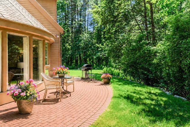 78 Carroll Dr, Carlisle, MA 01741