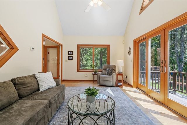 78 Carroll Dr, Carlisle, MA 01741