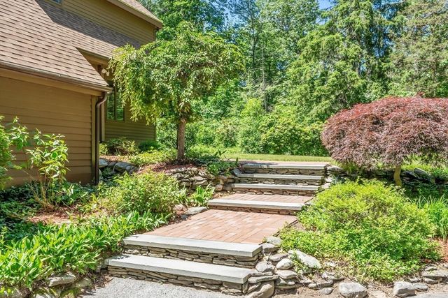 78 Carroll Dr, Carlisle, MA 01741
