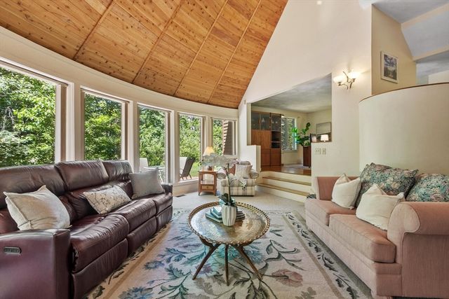 78 Carroll Dr, Carlisle, MA 01741