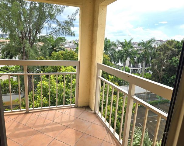 8290 Lake Dr 541, Doral, FL 33166