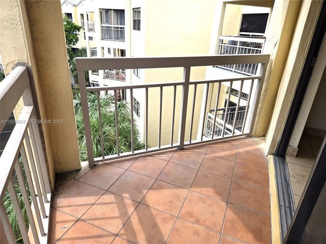 8290 Lake Dr 541, Doral, FL 33166